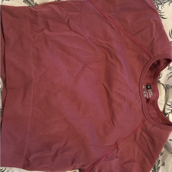 Workout top. Size medium - Picture 2 of 3